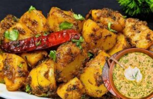 होली के रंगों में स्वाद: मेहमानों के लिए पहाड़ी अंदाज़ में आलू के गुटके और रायता