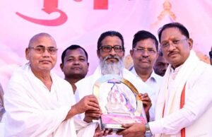 मुख्यमंत्री विष्णु देव साय कबीर मठ आश्रम में आयोजित अखिल भारतीय सद्गुरु कबीर संत सम्मेलन में हुए शामिल